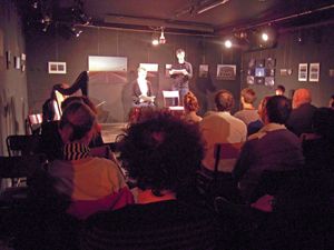 L’Histoire des ours pandas racontée par un saxophoniste qui a une petite amie à Francfort L’Histoire des ours pandas racontée par un saxophoniste qui a une petite amie à Francfort